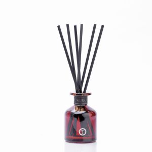 Signature Reed Diffuser Vogue Size- 4oz BoIle